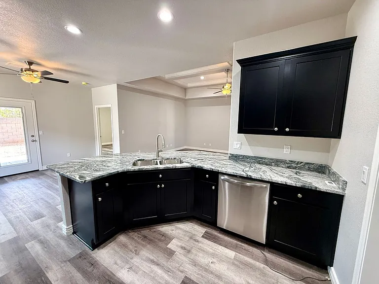 3368 N Apache St — Photo 14