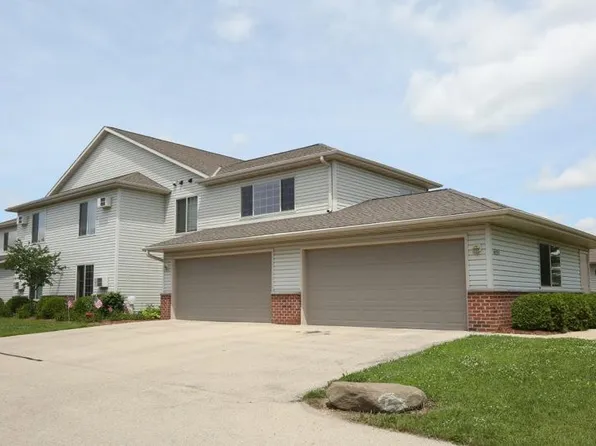 N7742 Vicksburg Way APT D, Oconomowoc, WI 53066