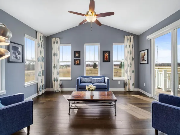 9055 West Highlander DRIVE, Mequon, WI 53097