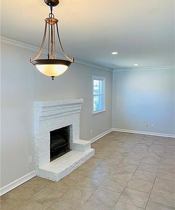 4th image of 16 Woodlawn Ave