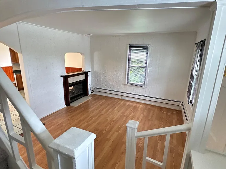 4310 Victory Blvd — Photo 2