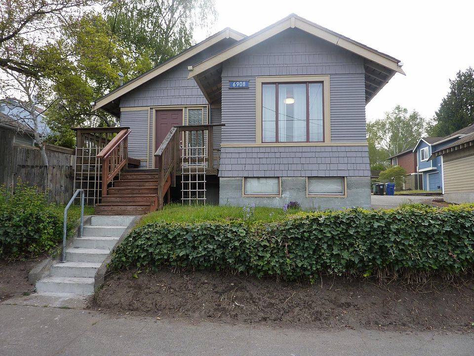 6908 Fauntleroy Way SW