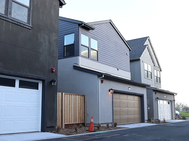 8133 Bodway Pkwy — Photo 3