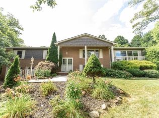 1 Dover Ln, Hendersonville, NC 28739