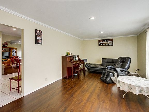 4th image of 10282 Drumcliff Ave