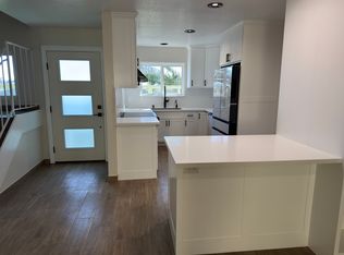 568 Lomas Santa Fe Dr, Solana Beach, CA 92075