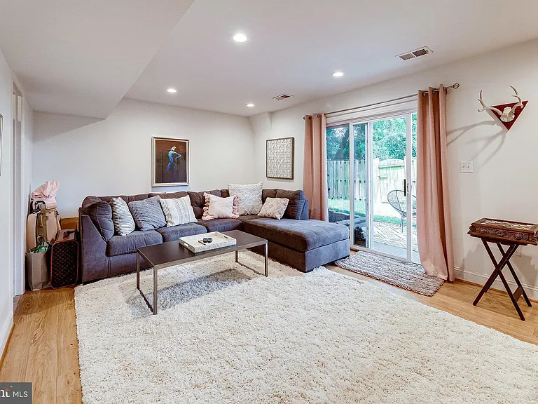 2775 Sikes Ct — Photo 30