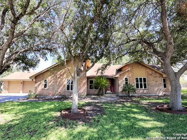 1230 Burleson St, George West, TX 78022