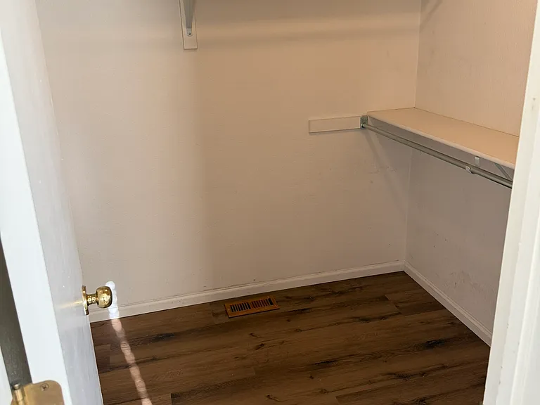 429 Simmons Ct — Photo 11
