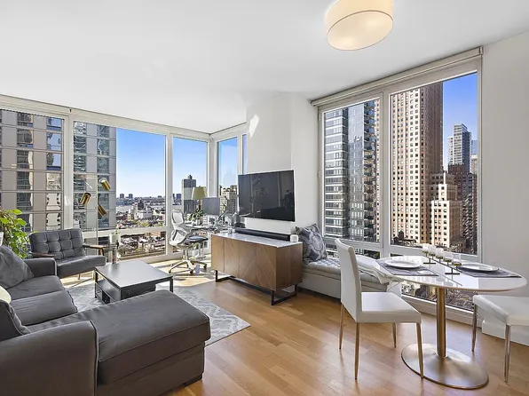 247 W 46th St #1901, New York, NY 10036