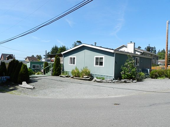 3rd image of 131 Tarragon Ave