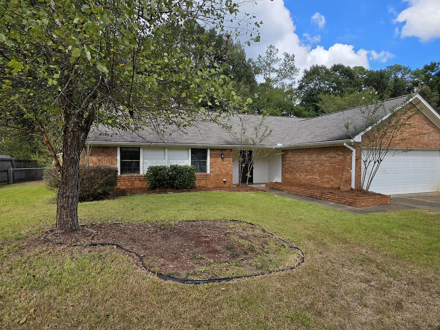3 bed, 1442 sqft, $1,950 — Photo 2