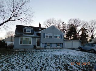 20 Locust Ter, Middletown, NJ 07748