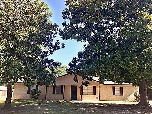 3 bed, 2.0 bath, 1500 sqft, $1,900 — Photo 2