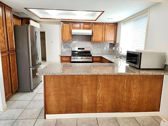 5th image of 2118 Hickory Lawn Dr