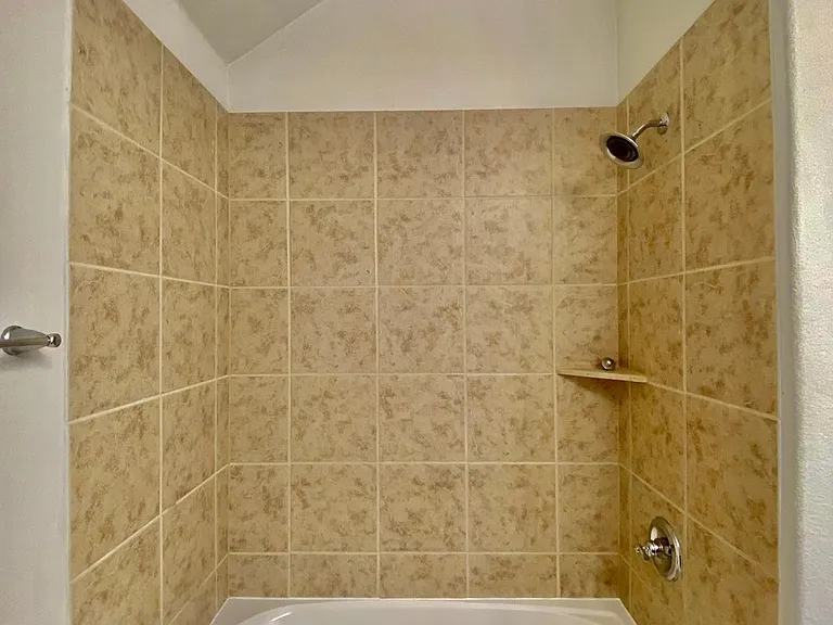 4404 Cherry Cv — Photo 38