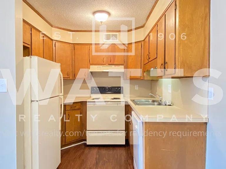 Club View Apartments — Photo 5