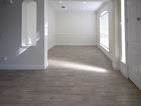 5th image of 413 Ridge Meade Dr