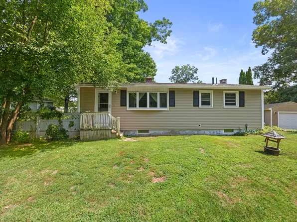 122 Paula Cir, East Brookfield, MA 01515