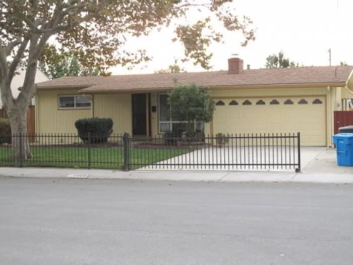 10405 Dover Way photo 1