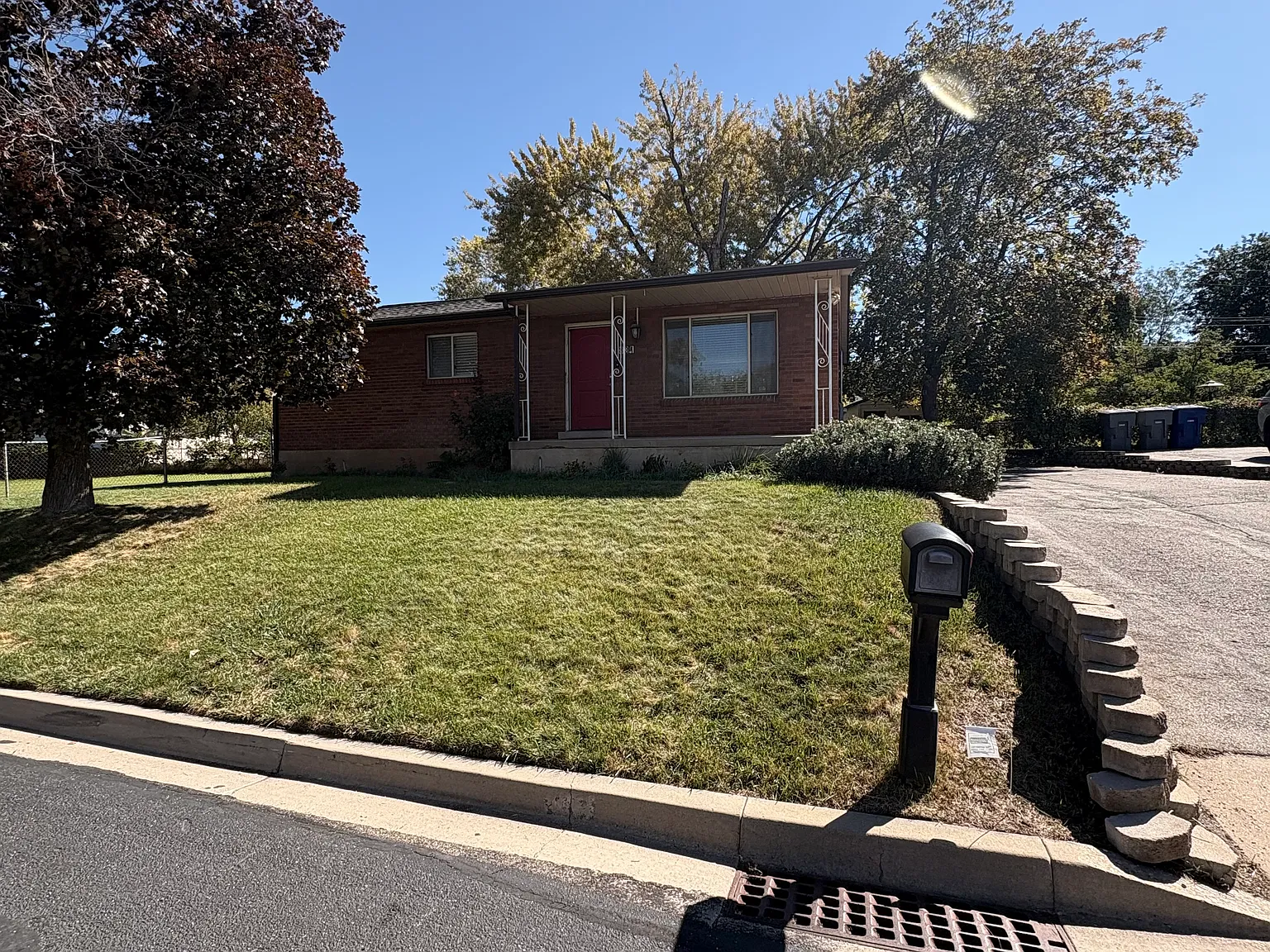 4 bed, 2.5 bath, 2400 sqft, $2,600 — Photo 1