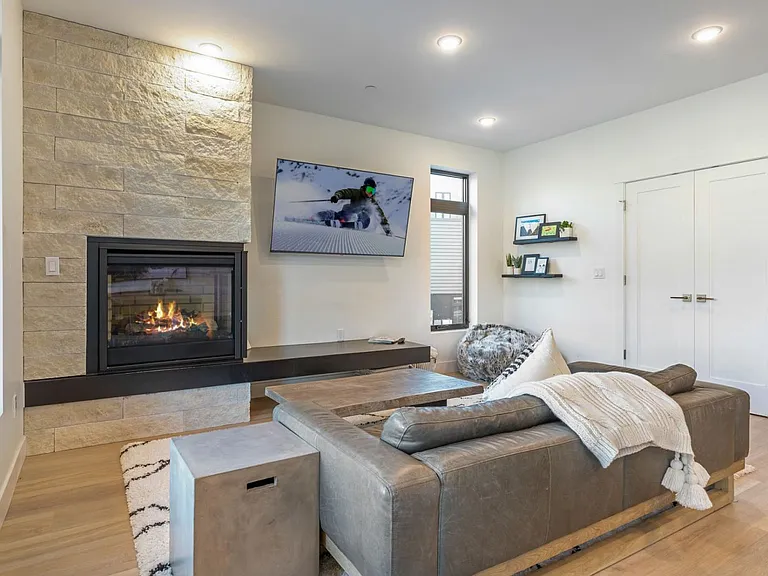 930 Blue River Pkwy #824 — Photo 4