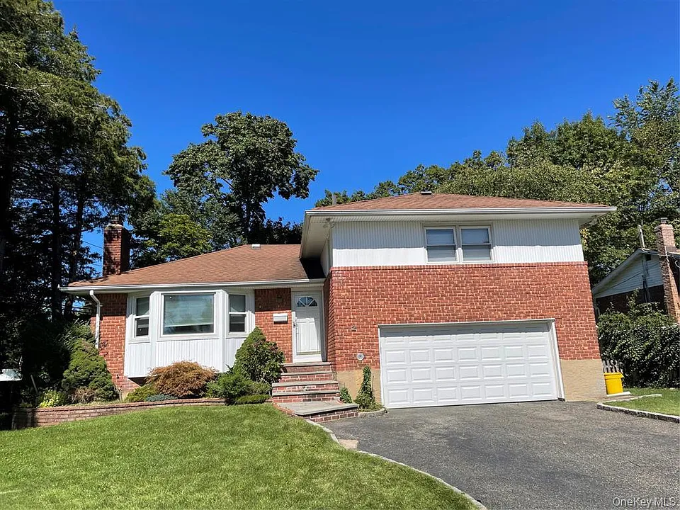 2 Stuart Dr
