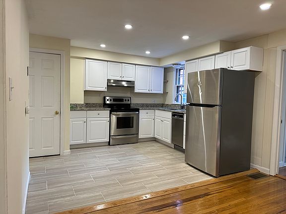 3rd image of 37 Green St #37