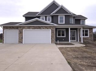 2412 Ulrich Ln, Stevensville, MI 49127