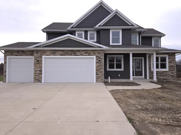 2412 Ulrich Ln, Stevensville, MI 49127