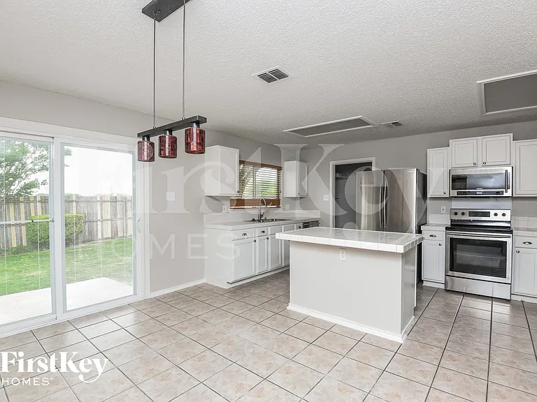 10125 Chapel Hill Ct — Photo 5