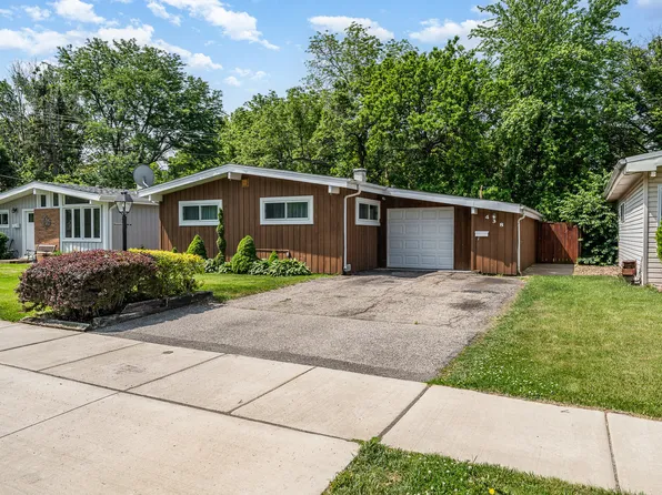 438 S Wolf Rd, Wheeling, IL 60090
