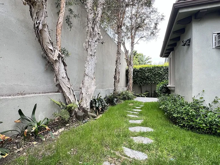 1011 Green Ln — Photo 34
