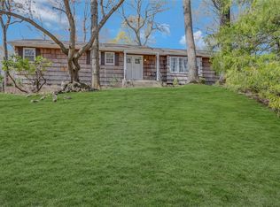 10 Ellen Dr, Port Jefferson, NY 11777