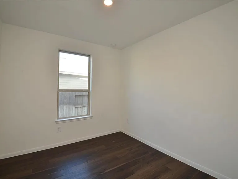 16439 Big Hickory Dr — Photo 11