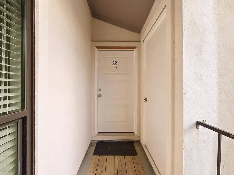 2425 Augusta Dr #22 — Photo 5