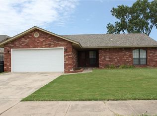 1117 NW 7th Pl, Moore, OK 73170