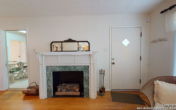 3rd image of 142 Basswood Dr