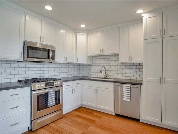 3rd image of 617 Peartree Dr