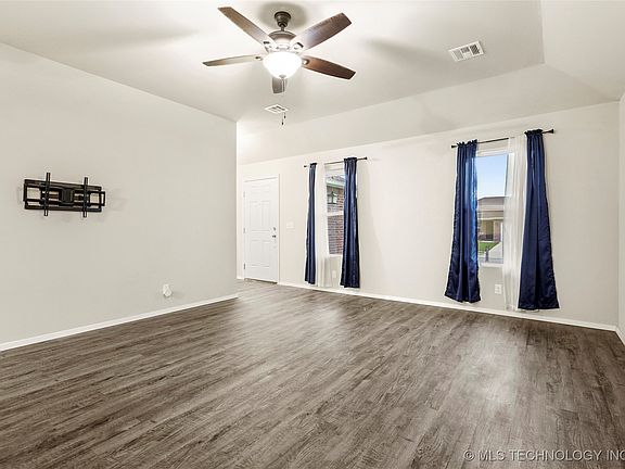 5th image of 23561 E 114th Ct