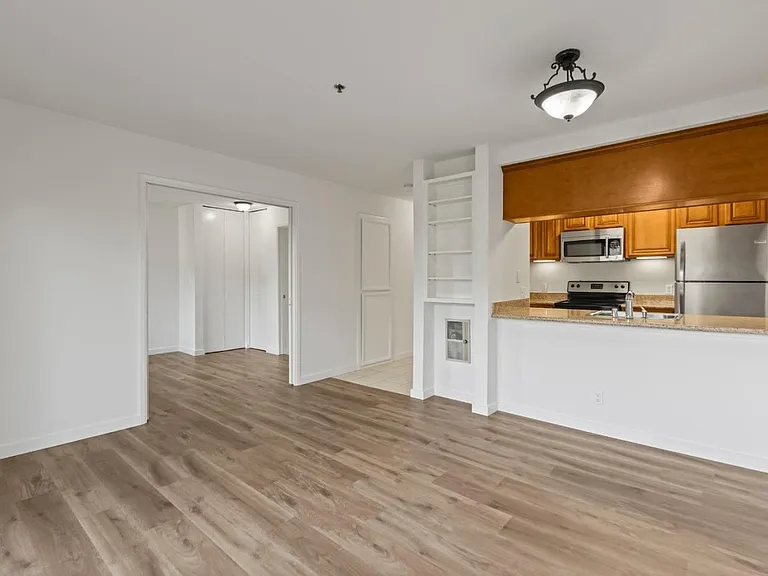 324 Catalpa St #205 — Photo 14
