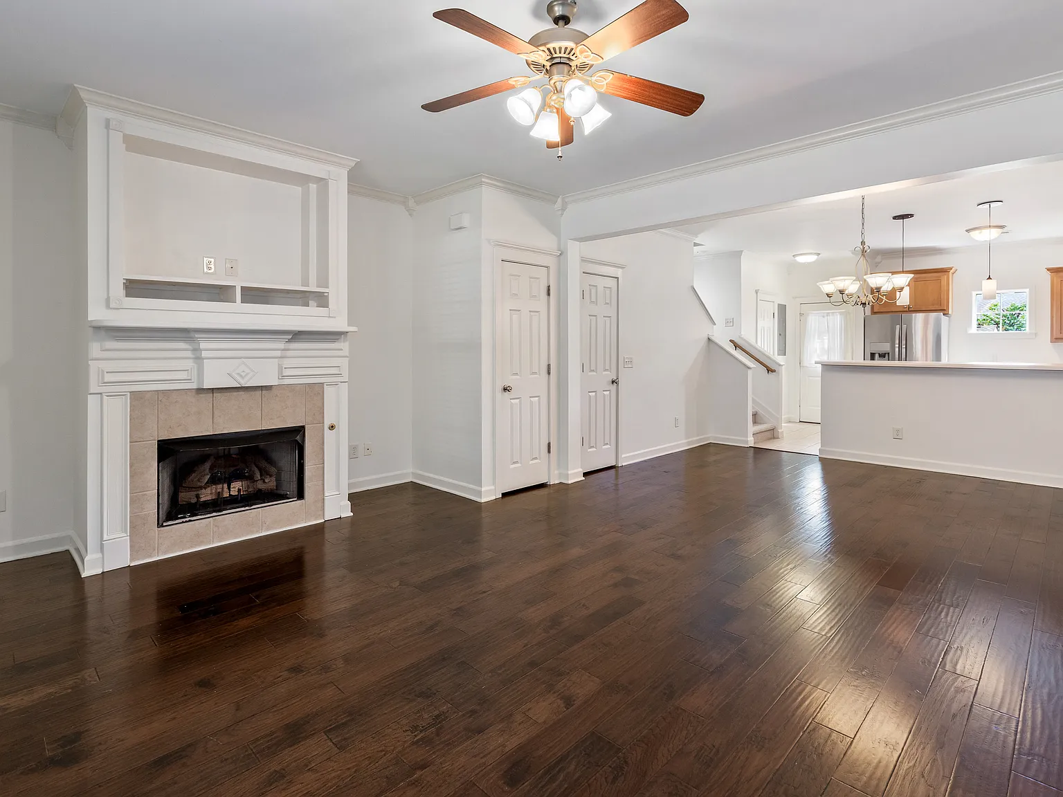 2 bed, 2.5 bath, 1296 sqft, $1,950 — Photo 2
