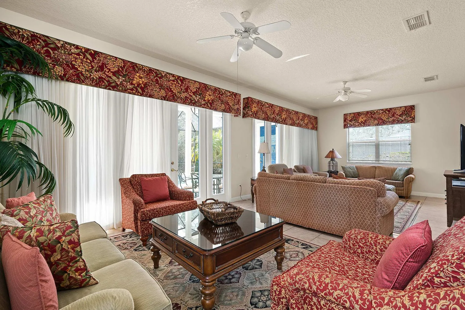 5 bed, 5.0 bath, 3304 sqft, $4,426 — Photo 3