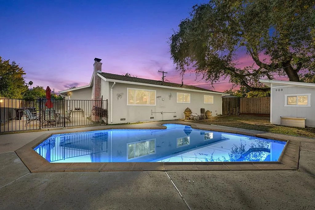 8007 Glen Valley Cir photo 1