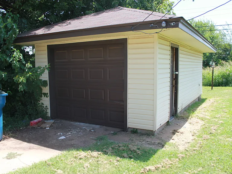 764 E Rose Dr — Photo 3