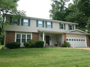 98 Lake Ridge Dr, Saint Peters, MO 63376