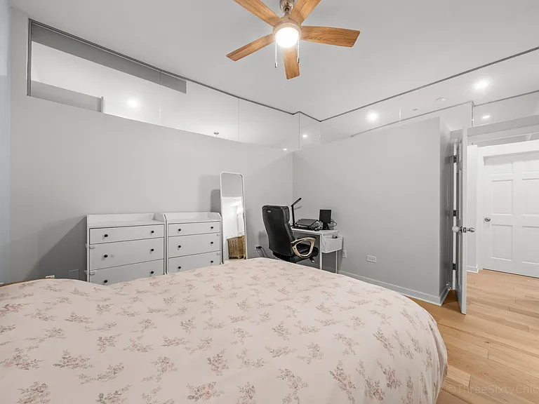 208 W Washington St #912 — Photo 9