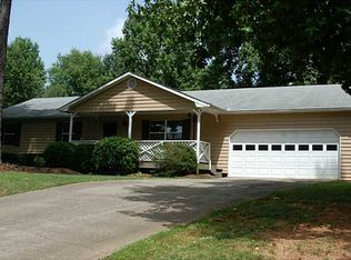 999 Falconcrest Dr, Lawrenceville, GA 30043