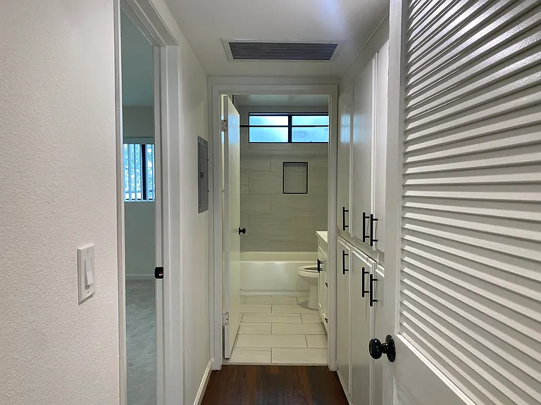 Moorpark Lofts — Photo 16