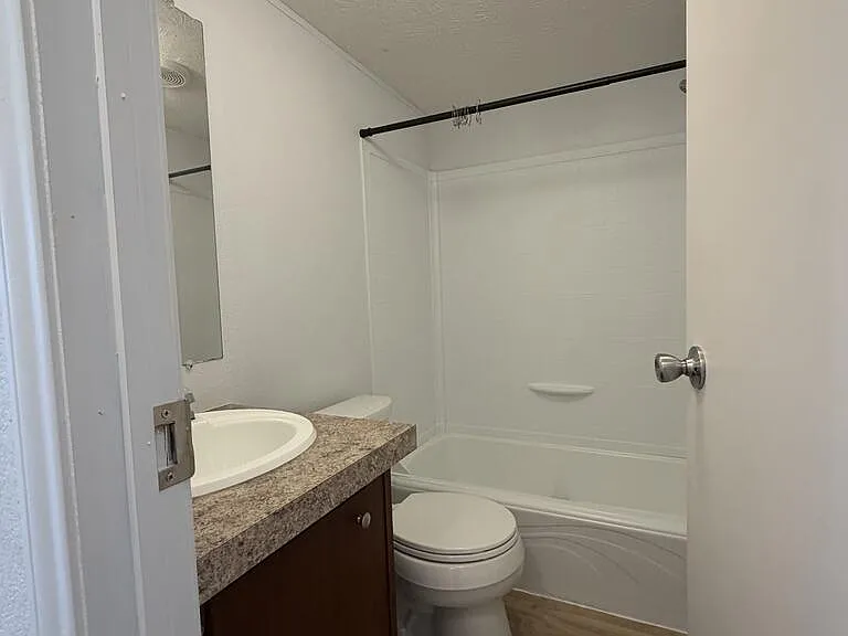 1302 Mobile St — Photo 10